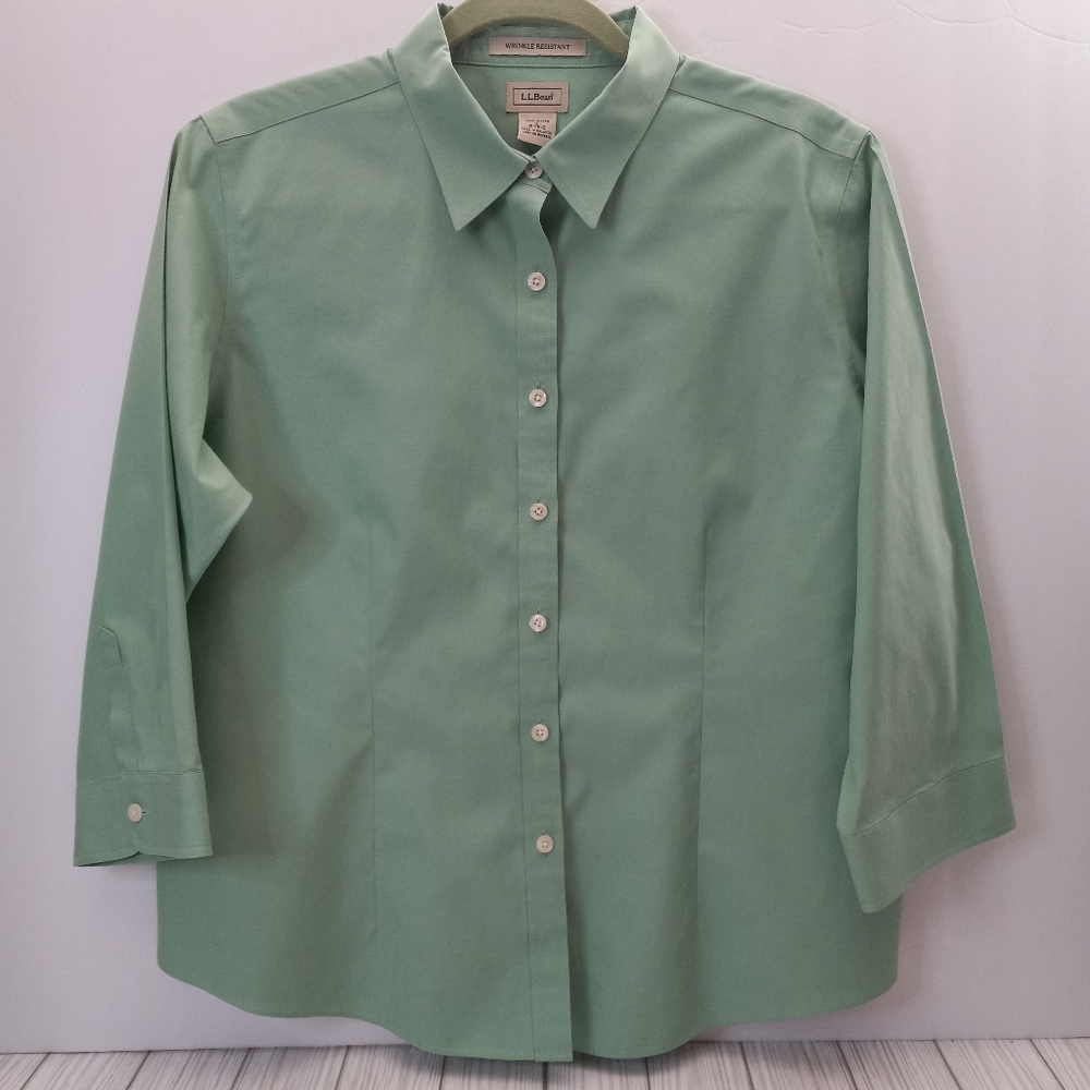 L.L. Bean Green Cotton Wrinkle Resistant Button Down Shirt